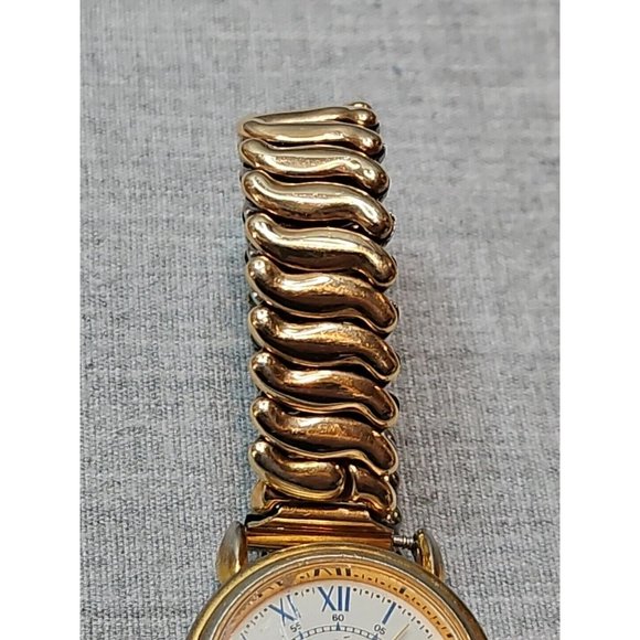 Guess Ladies Watch, Gold Tone Face/Band, 1988, Needs Battery - Picture 3 of 4